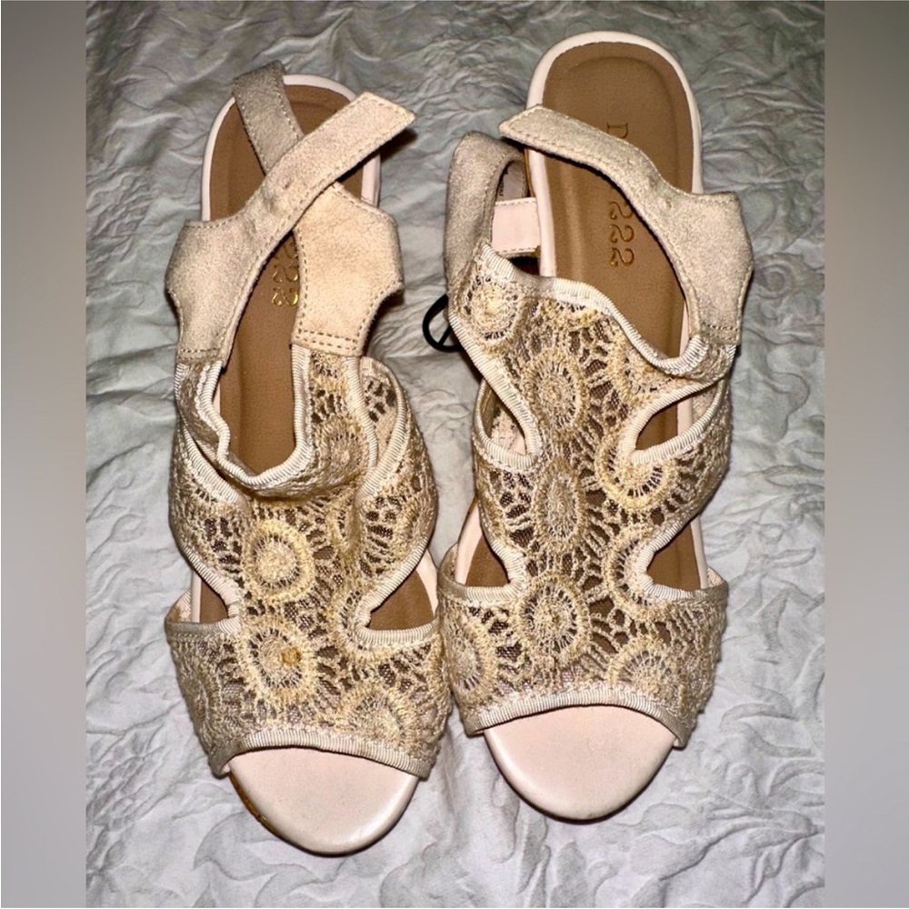 Elegant Cream Lace Women's Sandals